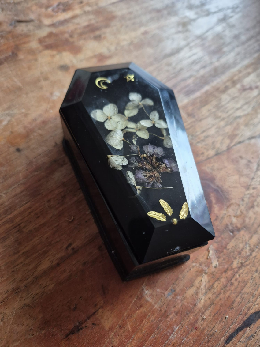 Mij niet bellen! – Hoe verlies en mijn werk als uitvaartbegeleider elkaar vonden